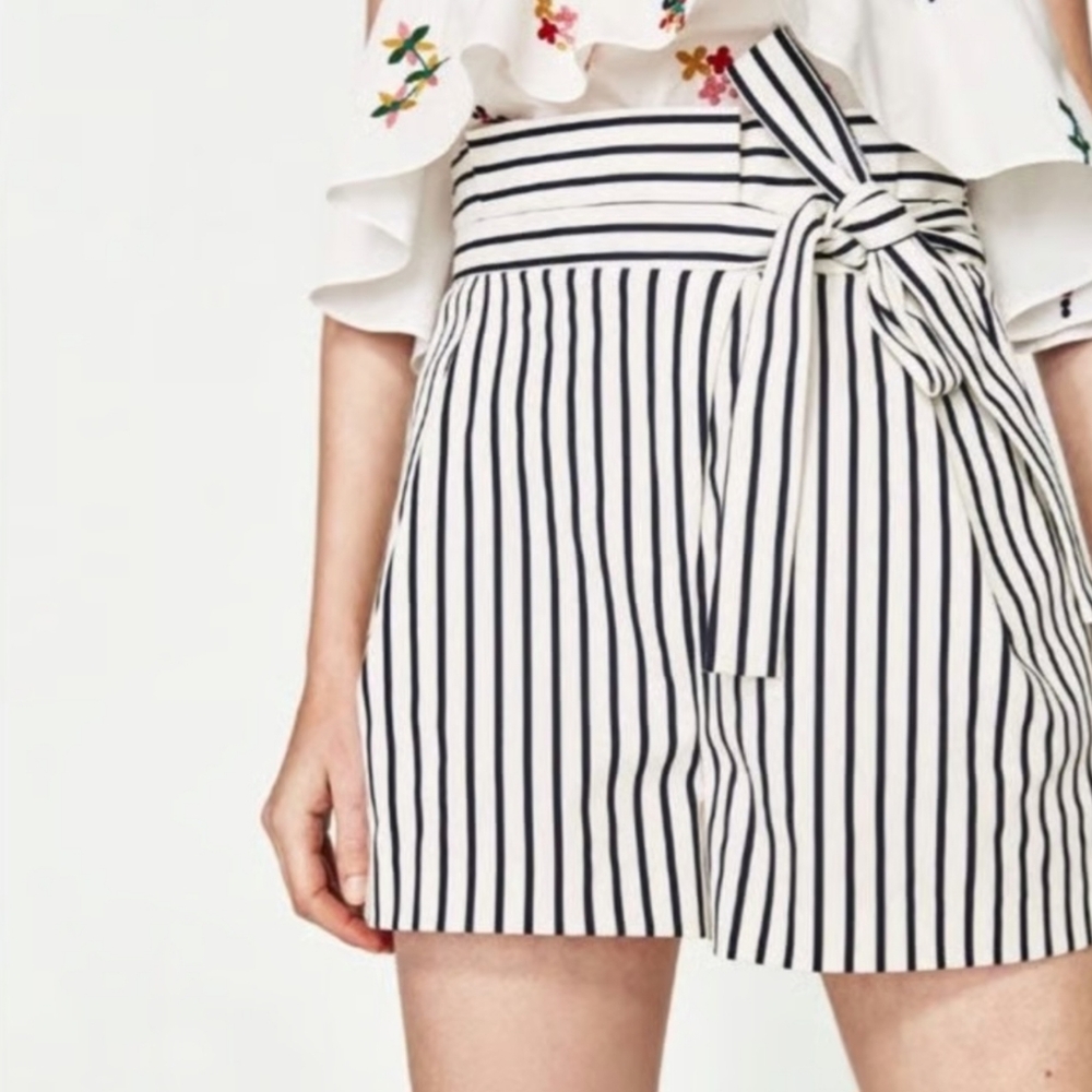 Zara NWT Shorts Black & White Striped Paperbag Tie Waist Woman Sz XS NWT